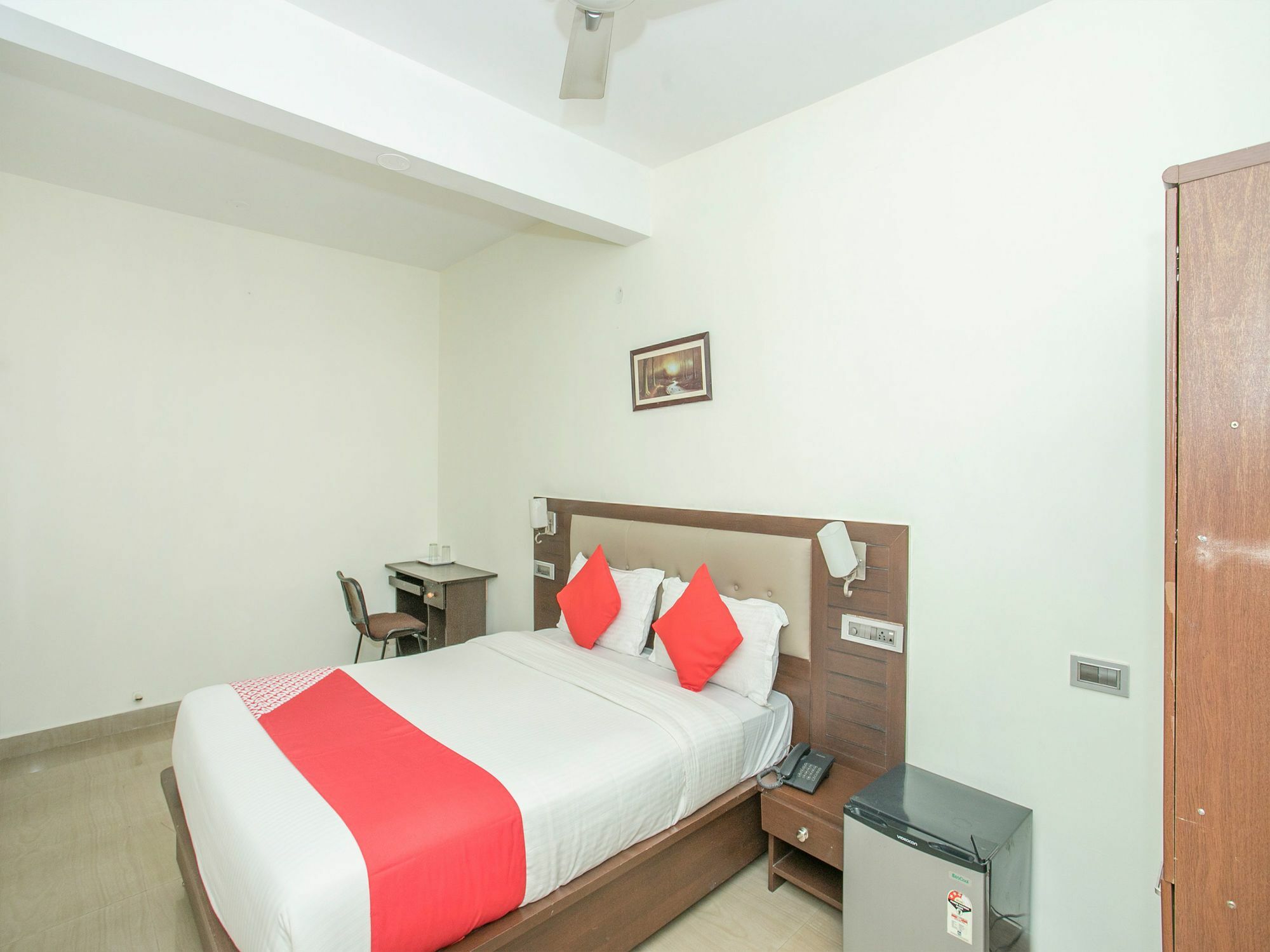 Oyo 13170 Victory Suites Бангалор Екстериор снимка